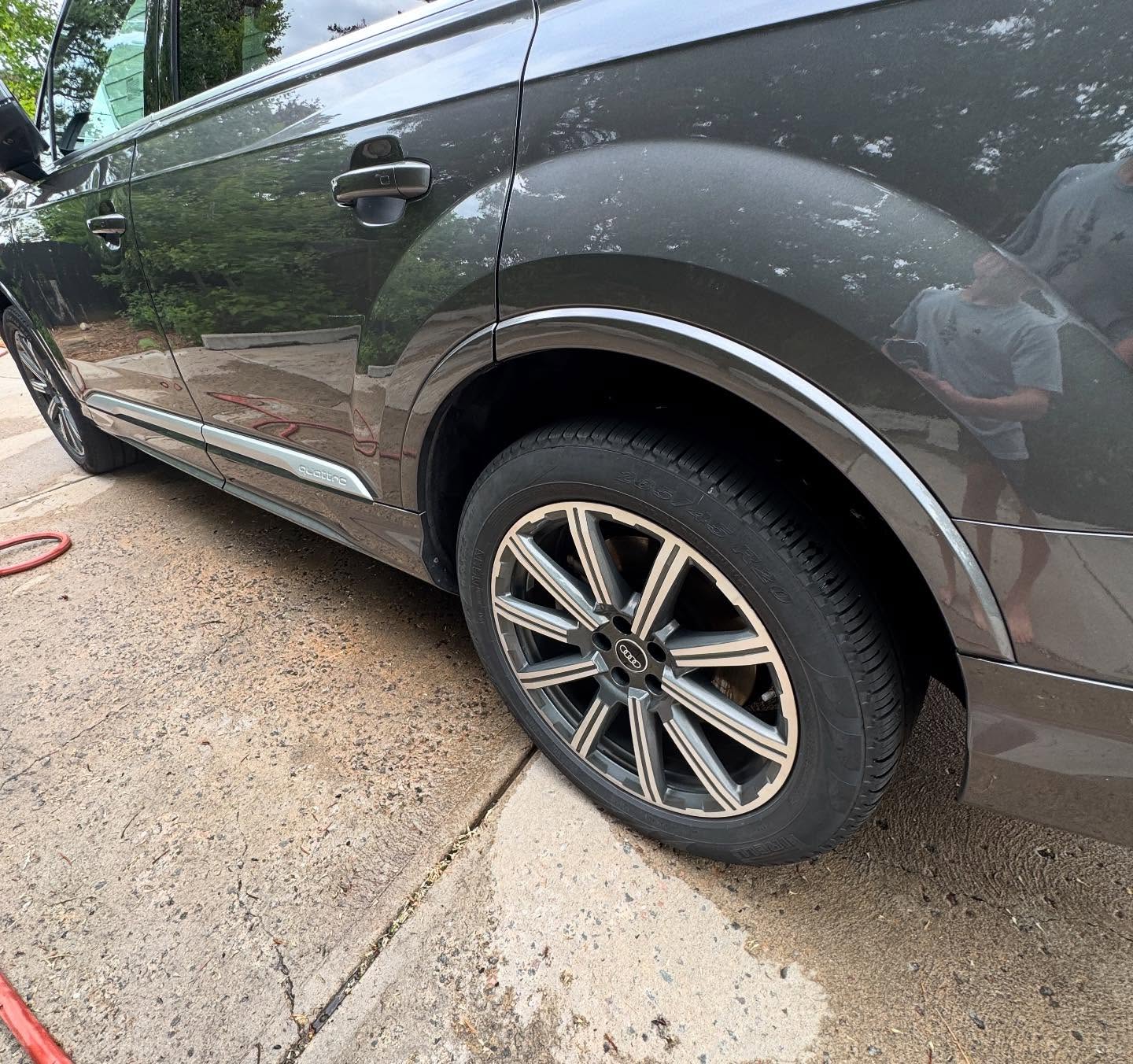 Detailed black GMC Yukon in the driveway