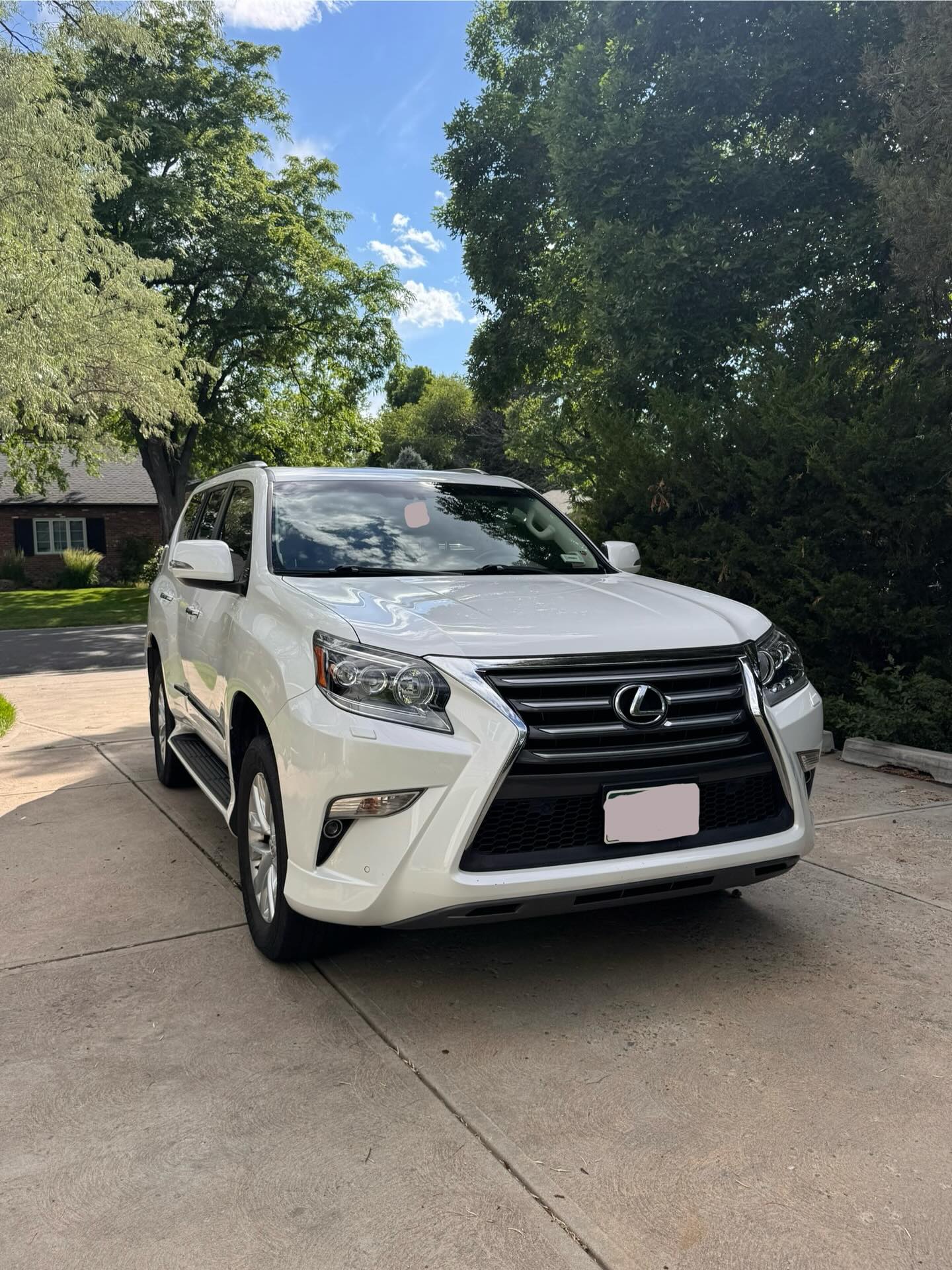 White Lexus GX, clean exterior